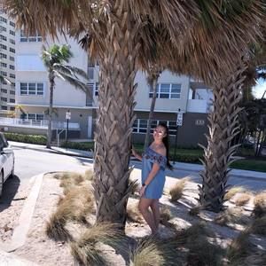 Meet your Posher, Viktória